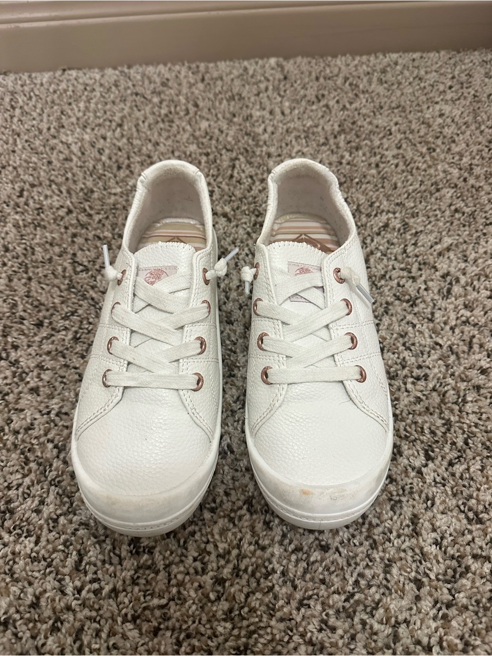 Roxy White Slip-On Sneakers with Subtle Labeling